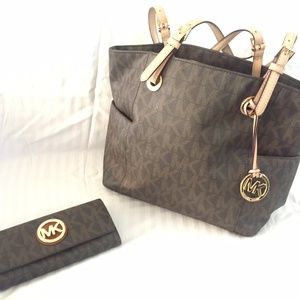 Michael Kors Jet Set Signature Tote / Purse